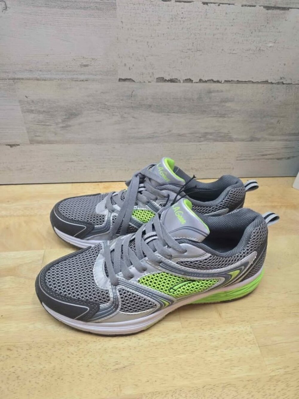 LA Gear Sneakers Men's Size 9 Athletic Tennis Shoes Gray & Lime Walking Casual E
